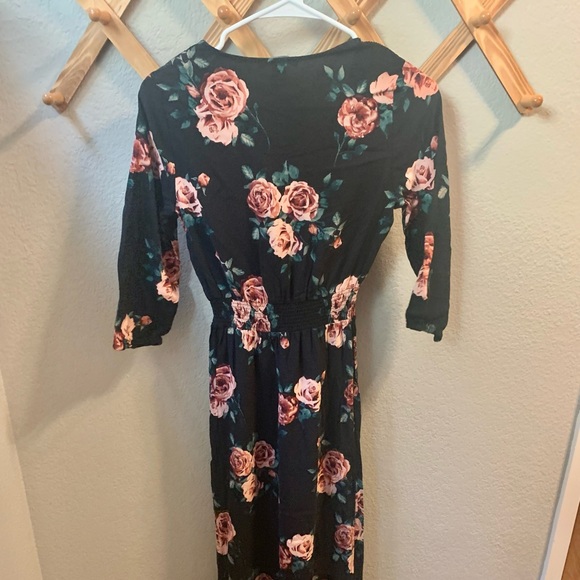 Forever 21 floral dress size small. Worn a few times. - Picture 2 of 4
